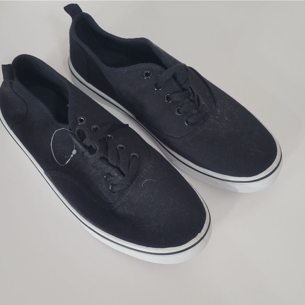 NWOT black sneakers